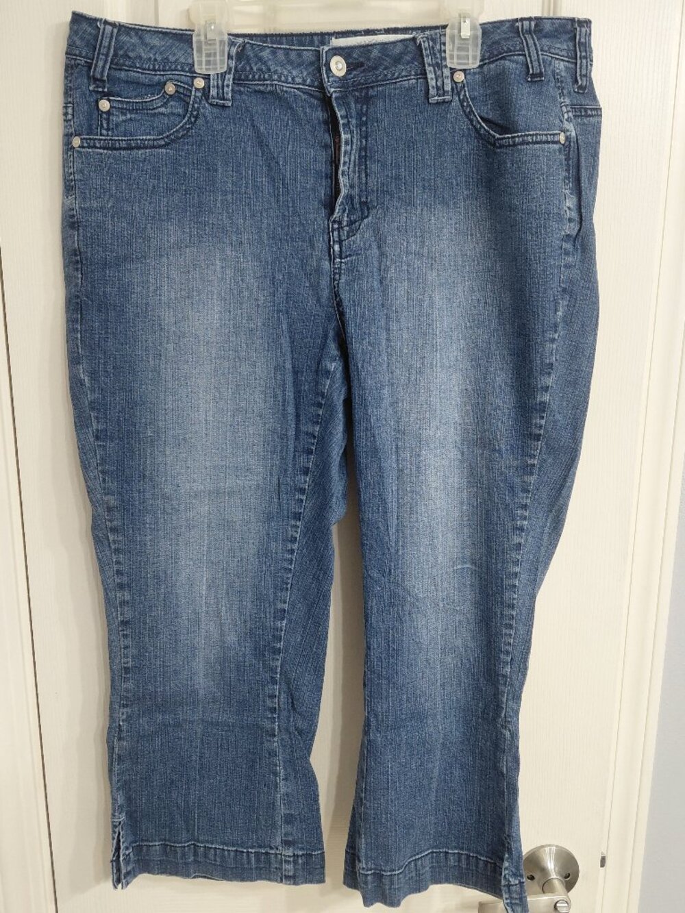 Denim Capris Pant with Pocket Detail